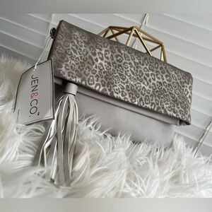 Brand new with tags Jen & Co. Gray Leopard Print Clutch/crossbody/wristlet